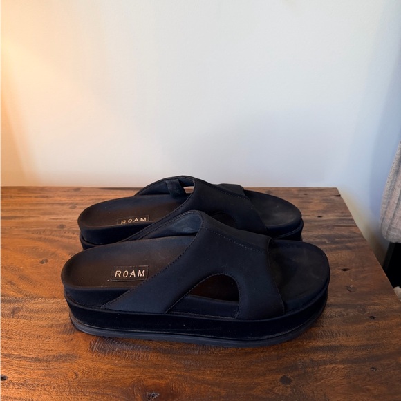 Roam Black Slide Sandals - Picture 2 of 5